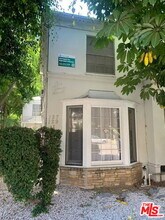 Building Photo - 127 N Doheny Dr