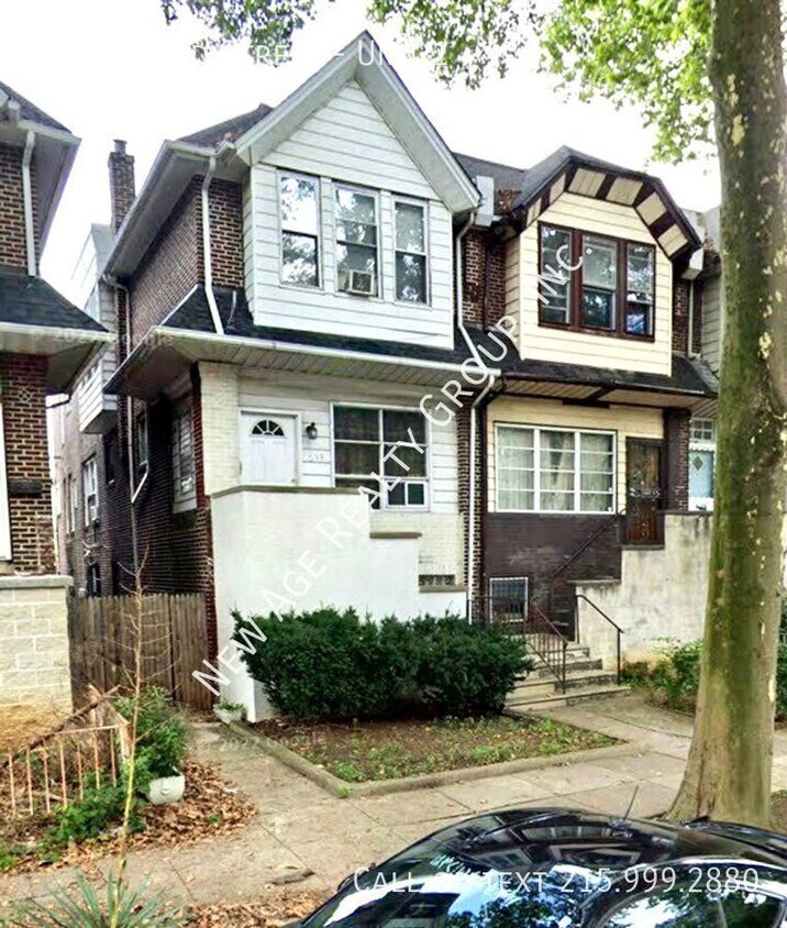 Primary Photo - Three bedroom bi-level apartment on the fi...