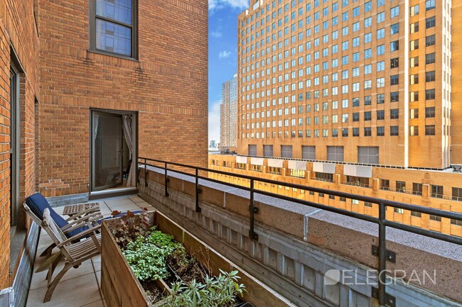 Building Photo - 2-Bedroom Condo in Downtown Brooklyn