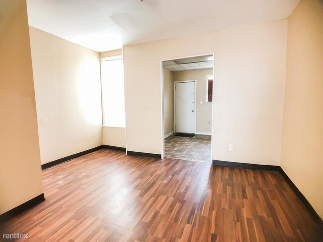 Foto del edificio - 2 br, 1 bath Apartment - 2219 Winton St