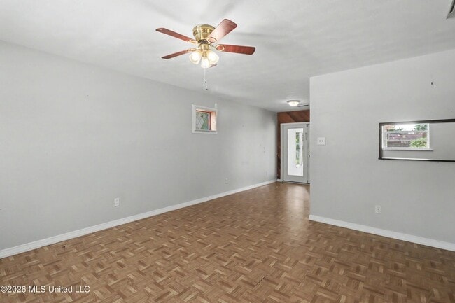 Building Photo - 4625 Hilltop Dr