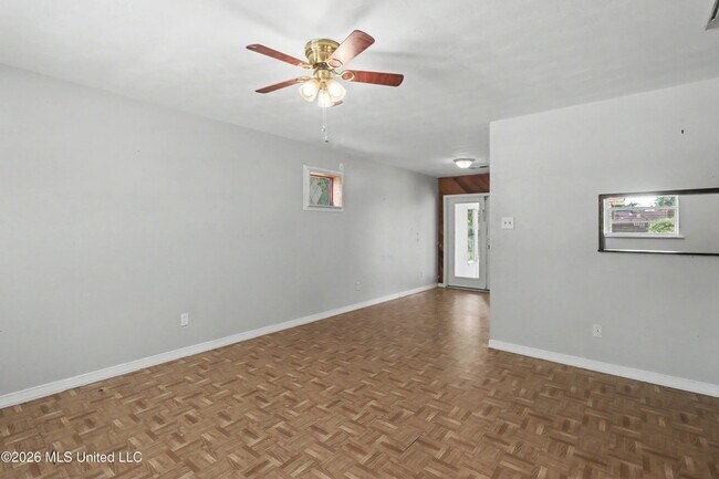 Foto del edificio - 4625 Hilltop Dr