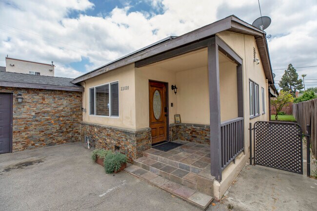 Building Photo - 22020 Saticoy St