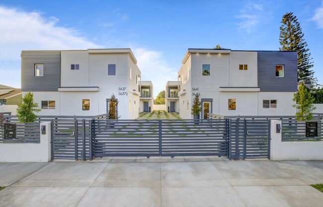 Foto del edificio - 5639 Riverton Ave