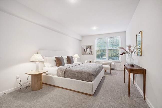 Building Photo - 227 North Walnut