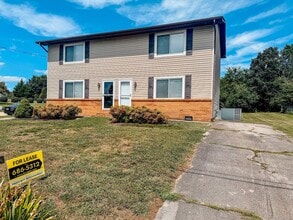 Building Photo - 2332 Pinewood Dr