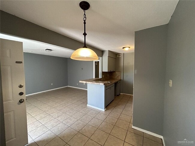 Building Photo - 10 E Walnut Ave