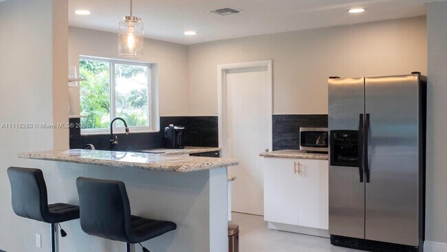 Foto del edificio - 2350 NW 184th St