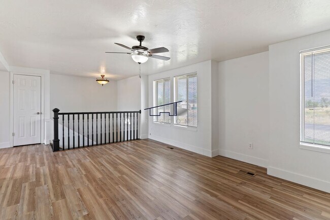 Foto del edificio - 1721 750 W St