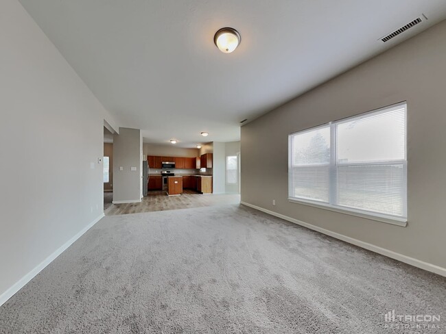 Foto del edificio - 15183 Royal Grove Dr