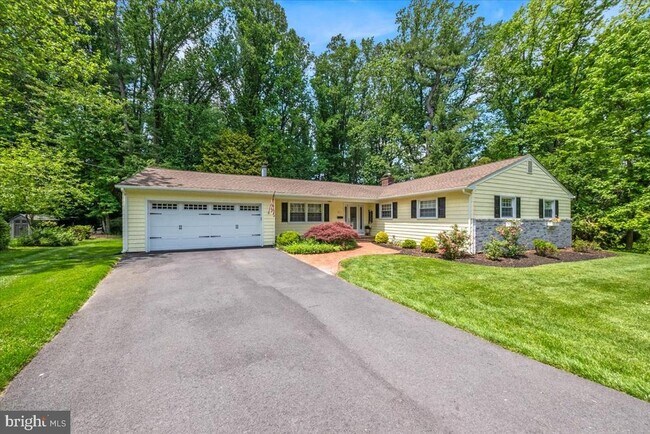 Building Photo - 40 Pine knoll Dr