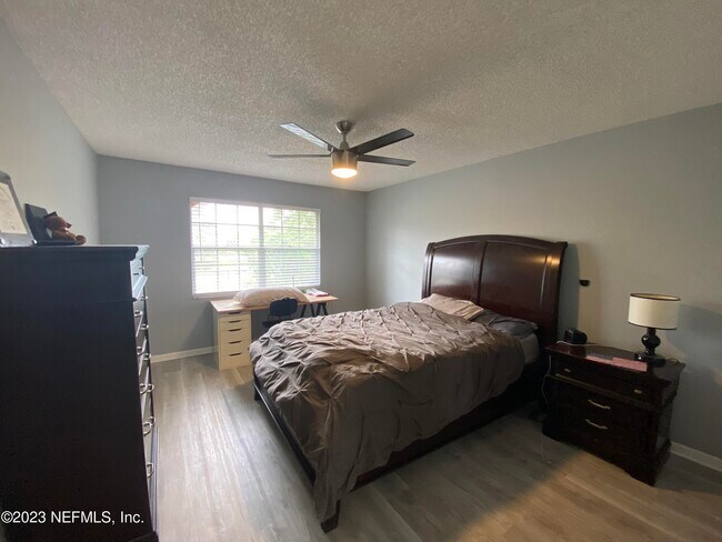 Building Photo - 11840 Ashbrook Cir N