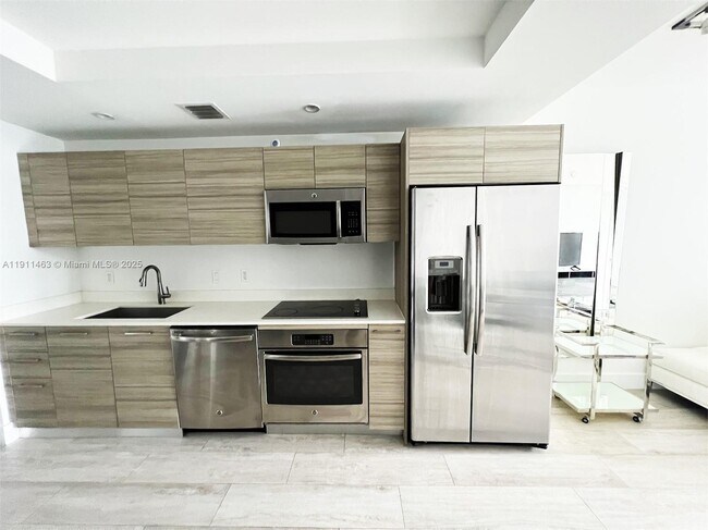 Foto del edificio - 121 NE 34th St