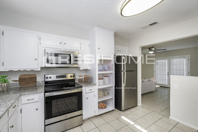 Building Photo - 6405 Moonglow Lane