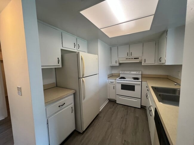 Building Photo - 1035 June Dr