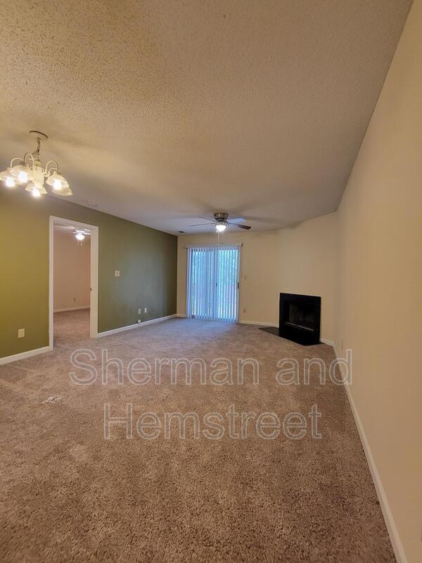 Building Photo - 204 Commons Dr