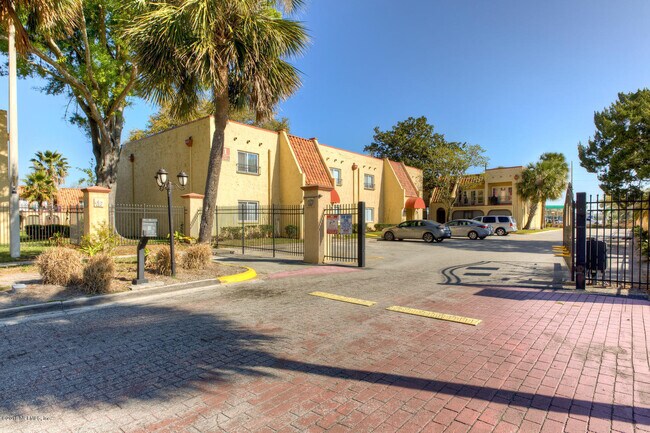 Building Photo - 6616 La Mirada Dr E