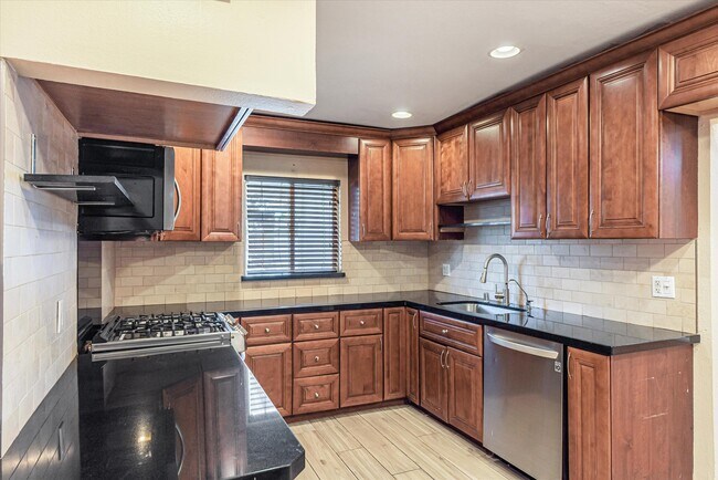 Building Photo - 2612 Cabrillo Ave