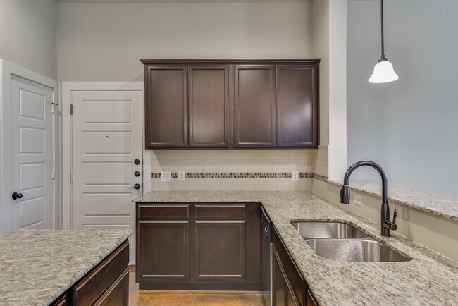 Foto del edificio - 4052 Shiloh Ct