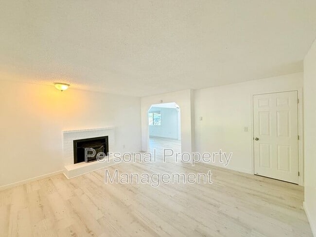 Building Photo - 7415 NE 61st Ave
