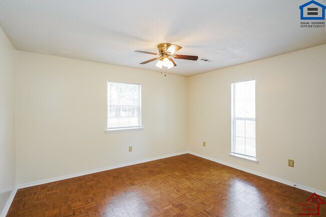 Foto del edificio - 140 Bybee Woods Dr