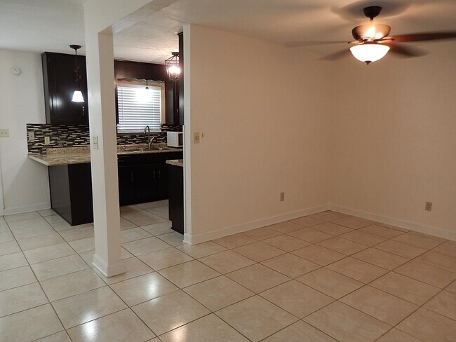 Foto del edificio - 2304 Clara Kee Blvd