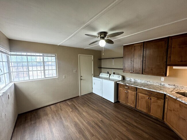 Building Photo - 368 E Alturas St, Tucson, AZ 85705