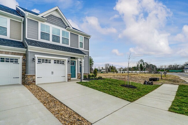 Building Photo - Wonderful townhome