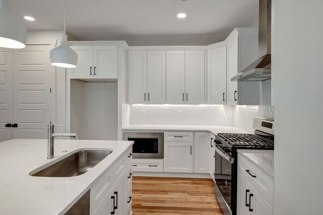 Building Photo - Beautiful New Construction in Heart of Eas...