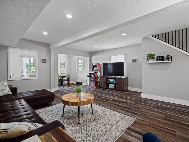 Foto del edificio - 829 Portage Lakes Drive