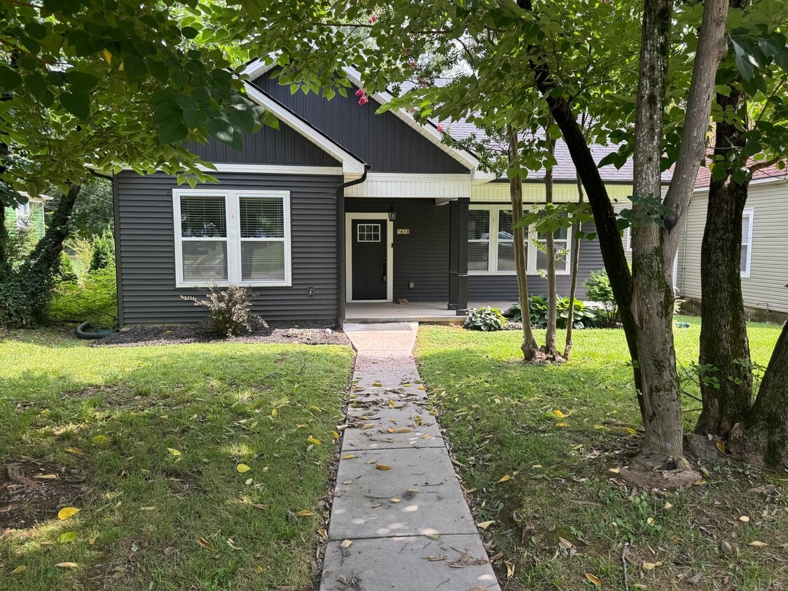 Modern Bungalow Charm: Designer Finishes & Expansive Backyard Living! - Modern Bungalow Charm: Designer Finishes & Expansive Backyard Living!