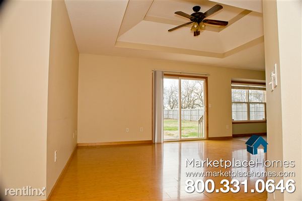 Building Photo - 301 Deer Run