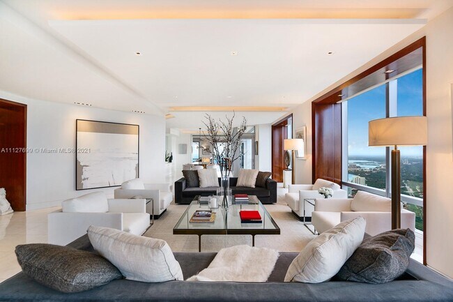 Building Photo - 1425 Brickell Ave