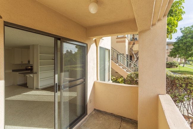 2 BR, 2 BA - 884 SF - Park Bonita