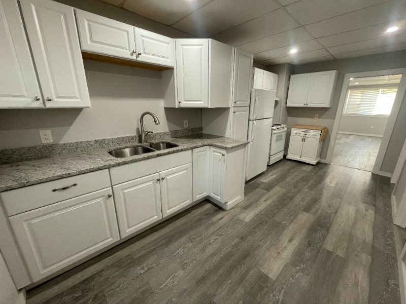 Primary Photo - 37 Lake St