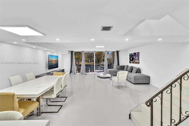 Foto del edificio - 904 NE 25th Ave