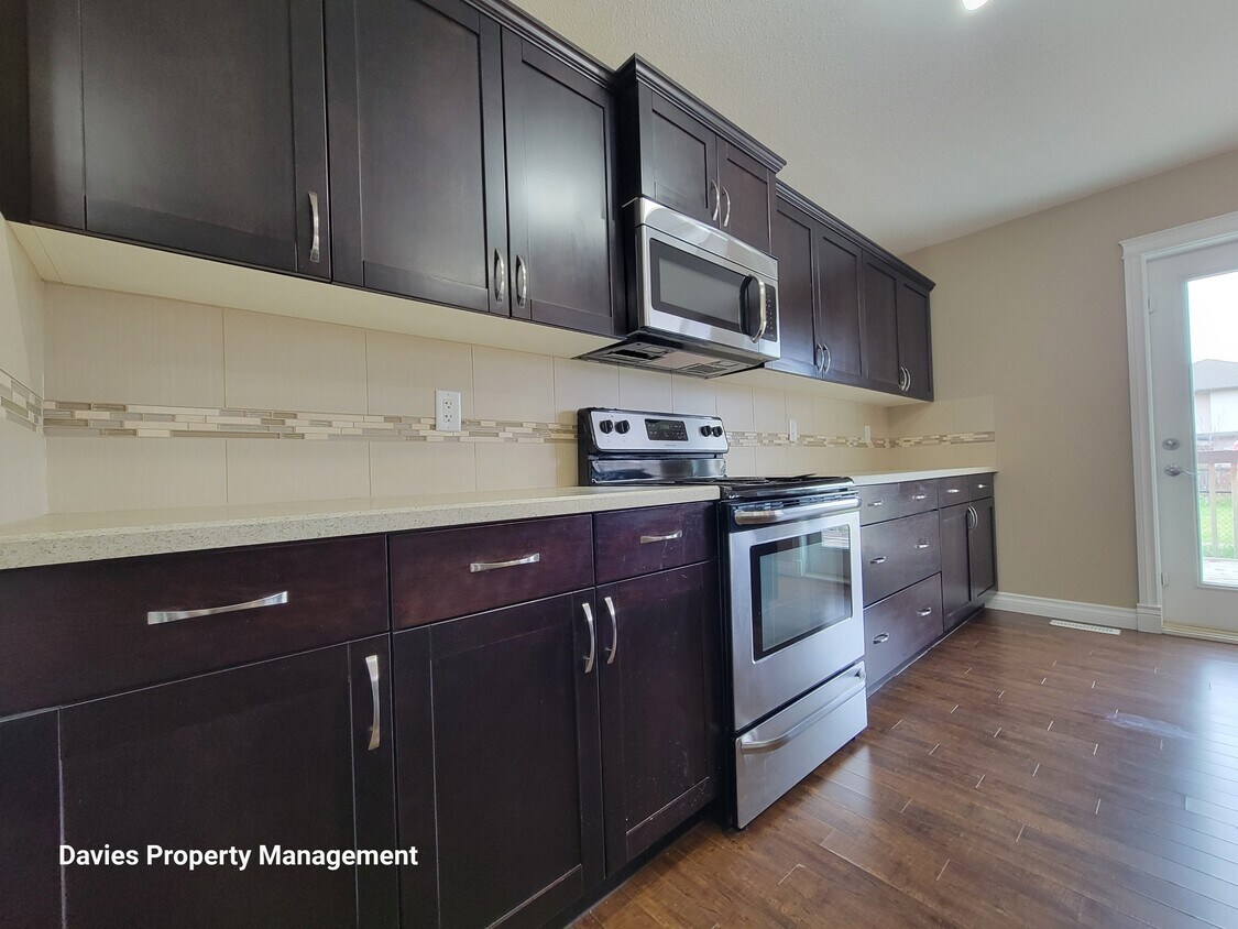 Photo principale - 6035-6034 4 Ave SW