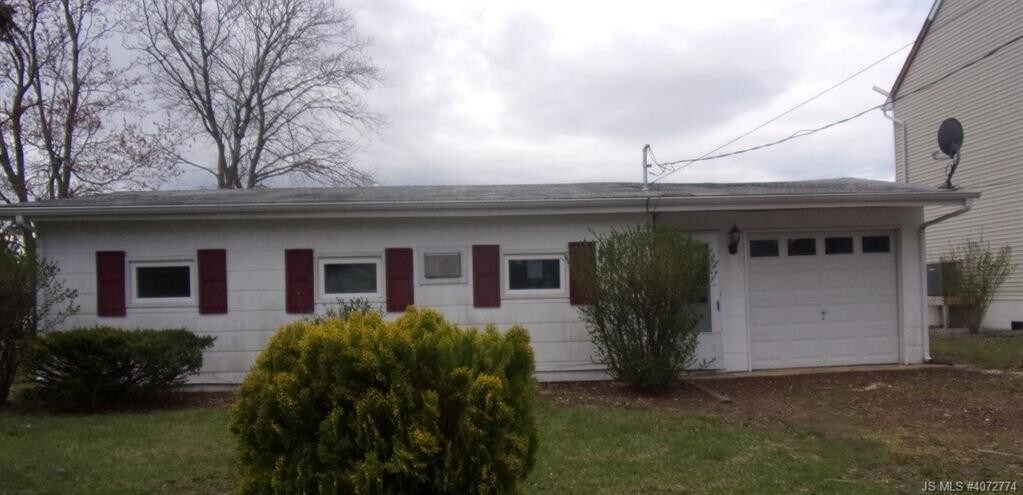 Primary Photo - 21 Creekview Rd