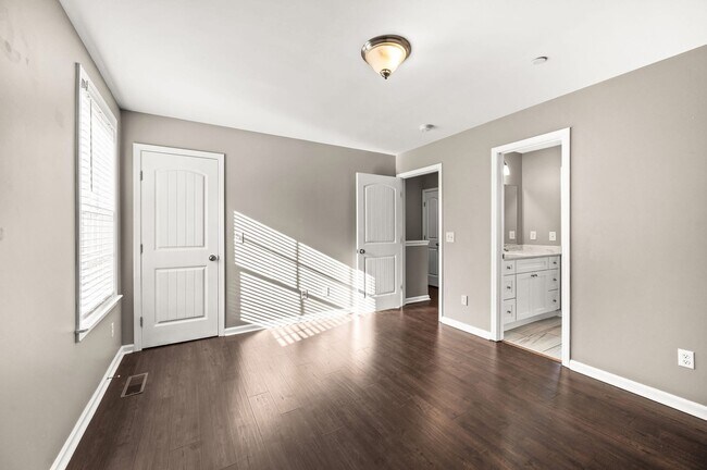 Foto del edificio - 7213 Rosemary Ct