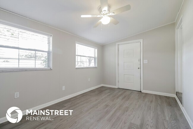 Building Photo - 8315 Calais Cir