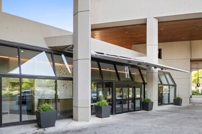 Foto del edificio - 345 W Fullerton Pkwy
