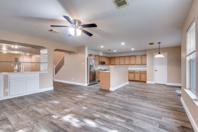 Building Photo - 4 Bedroom 2 1/2 bath Springtree Ranch Subdivision