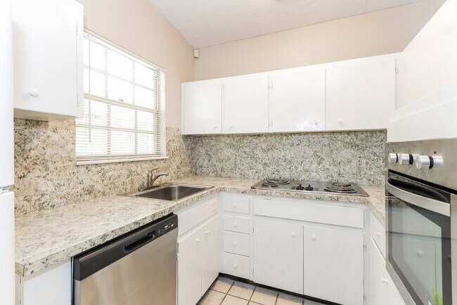 Foto del edificio - 605 W River Dr