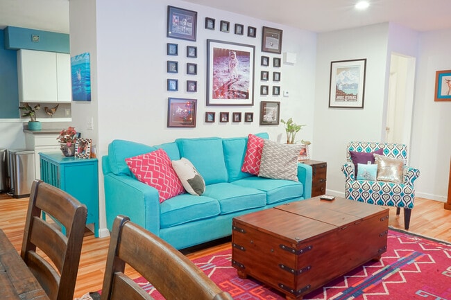Living Room - Large Open Concept - 1508 Kinnikinnick St