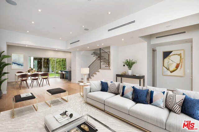Foto del edificio - 8925 Ashcroft Ave