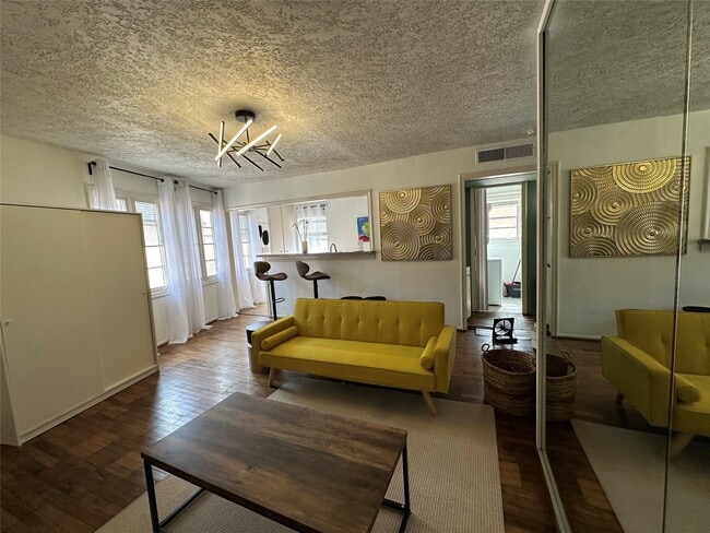 Foto del edificio - 5238 Arboles Dr