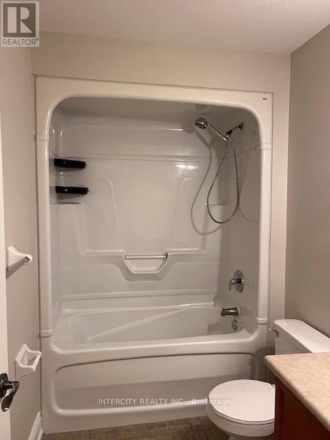 Photo du bâtiment - 1947 Lawrence Ave W