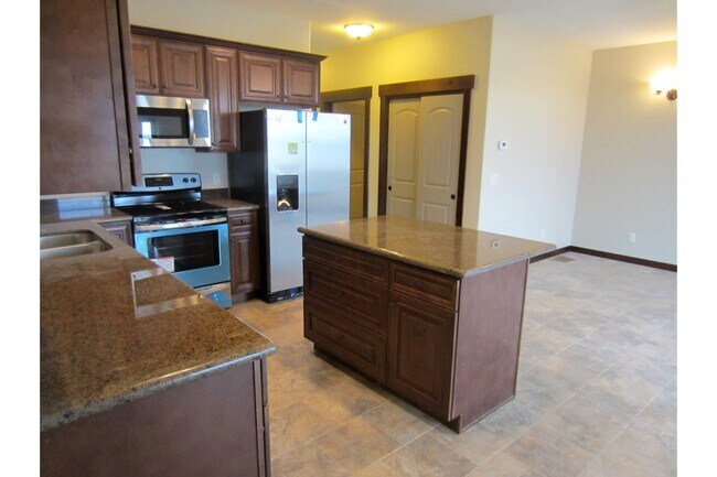 Foto del edificio - 5611 Mountain Heritage Rd