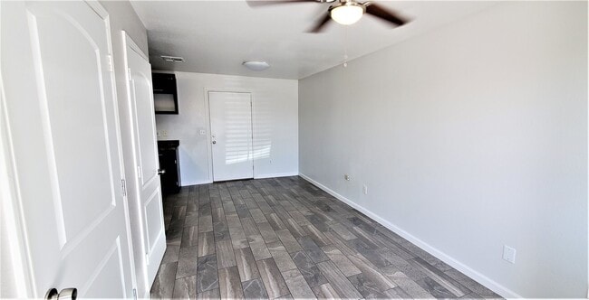 Building Photo - 701 E. 4th St.