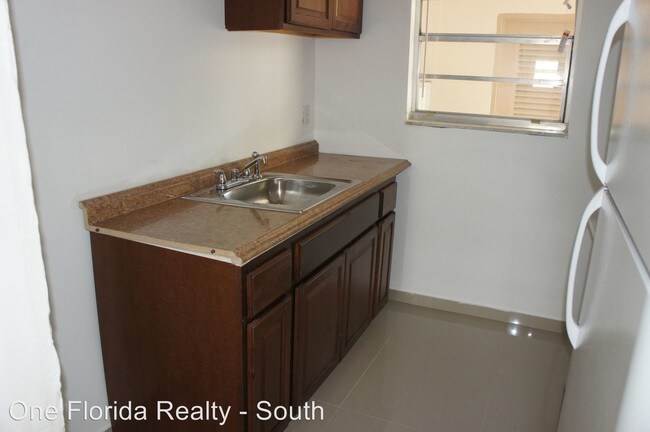 Foto del edificio - 300 NE 1st Ct